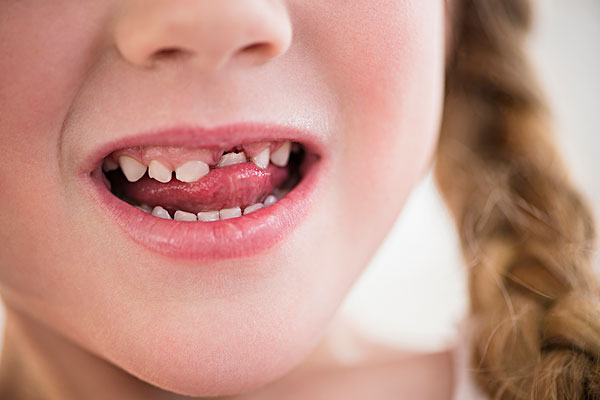 孕期服藥及嬰幼兒時期生病對牙齒發育有什麼影響？