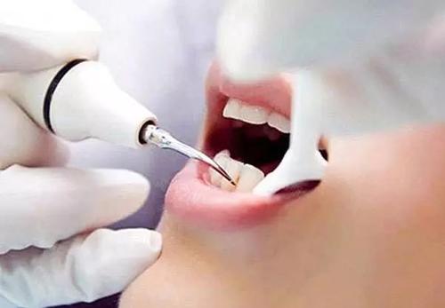 牙齦經常腫脹，刷牙時會出血該注意嗎？